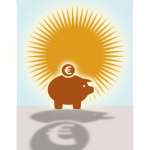 Hucha con dinero delante del sol